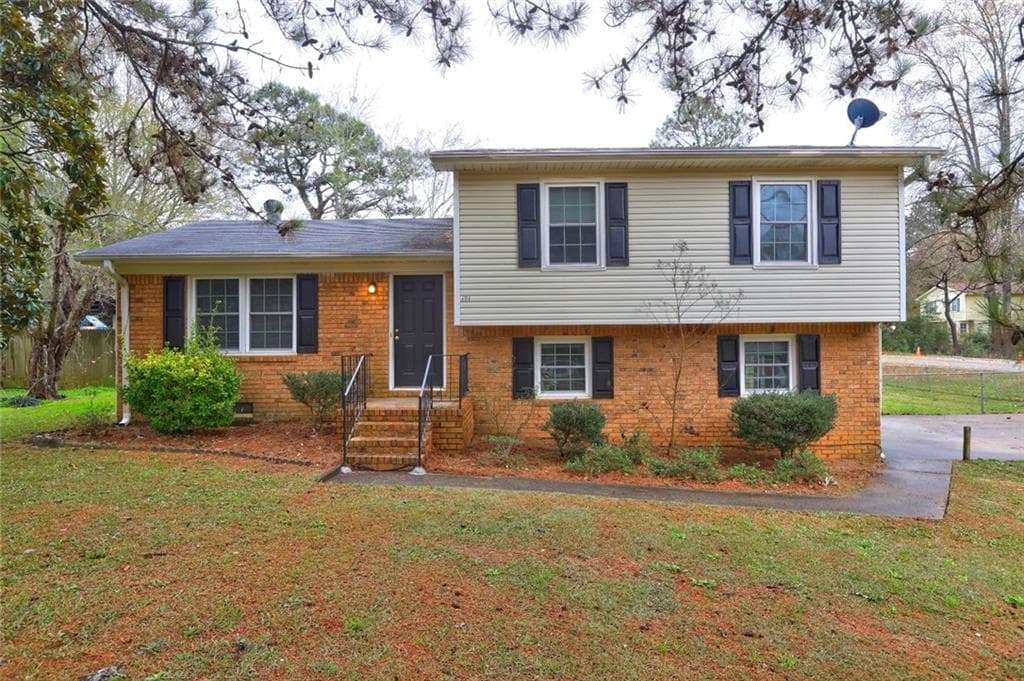 4 bedroom, 2 bathroom, 1,693 sq ft single family residence for sale at 4104 Jodeco Road, Mcdonough, GA 30253 — photo 1 of 1