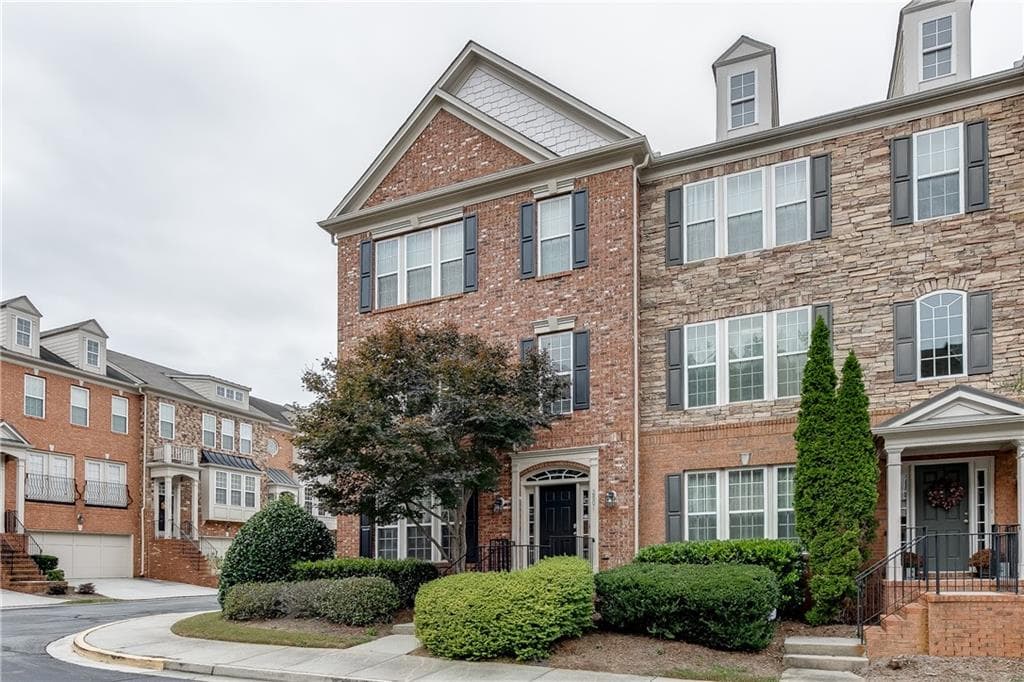 3 bedroom, 4 bathroom, 2,184 sq ft townhouse for rent at 2801 Loftview Square, Atlanta, GA 30339 for $3,300 a month — photo 2