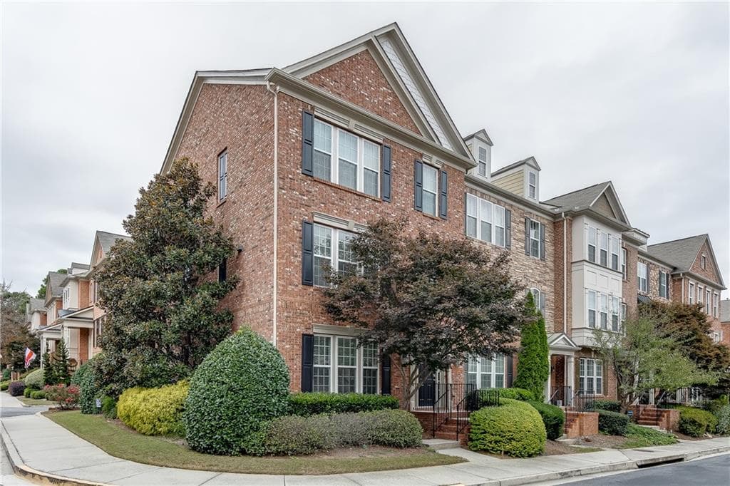 3 bedroom, 4 bathroom, 2,184 sq ft townhouse for rent at 2801 Loftview Square, Atlanta, GA 30339 for $3,300 a month — photo 3