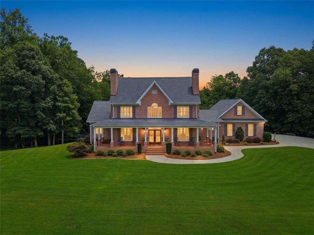 4 bedroom, 5 bathroom, 5,367 sq ft single family residence for sale at 135 Amy Lane, Canton, GA 30115 — photo 2