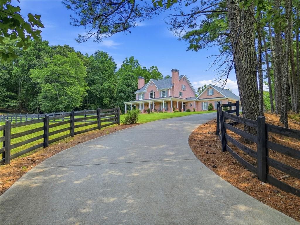4 bedroom, 5 bathroom, 5,367 sq ft single family residence for sale at 135 Amy Lane, Canton, GA 30115 — photo 3