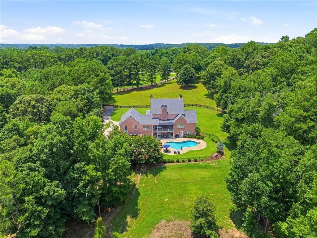 4 bedroom, 5 bathroom, 5,367 sq ft single family residence for sale at 135 Amy Lane, Canton, GA 30115 — photo 5