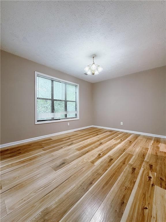 2 bedroom, 2 bathroom, 1,320 sq ft triplex for rent at 2887 Lakemont Drive, Marietta, GA 30060 for $1,300 a month — photo 2