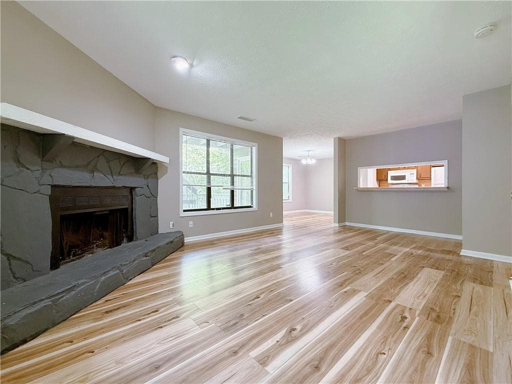 2 bedroom, 2 bathroom, 1,320 sq ft triplex for rent at 2887 Lakemont Drive, Marietta, GA 30060 for $1,300 a month — photo 3