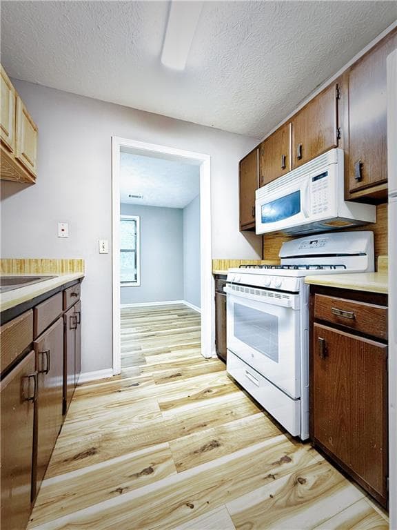 2 bedroom, 2 bathroom, 1,320 sq ft triplex for rent at 2887 Lakemont Drive, Marietta, GA 30060 for $1,300 a month — photo 6