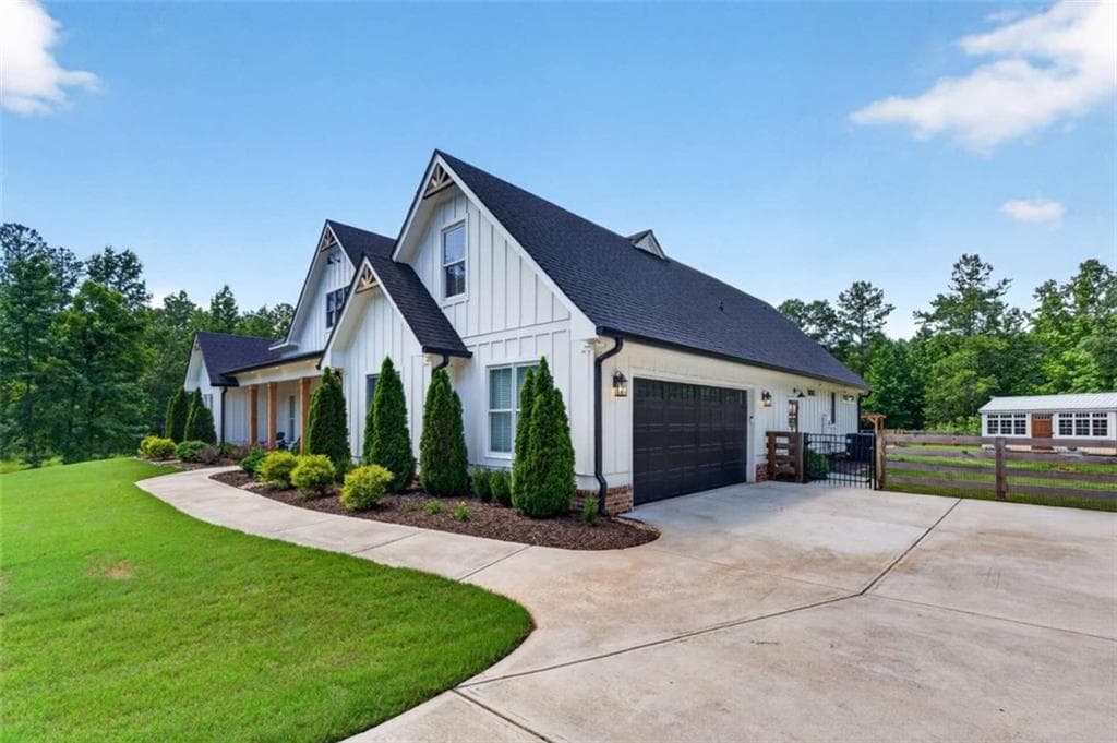 4 bedroom, 4 bathroom, 3,000 sq ft single family residence under contract at 1033 McLeod Estates Drive, Monroe, GA 30655 — photo 4