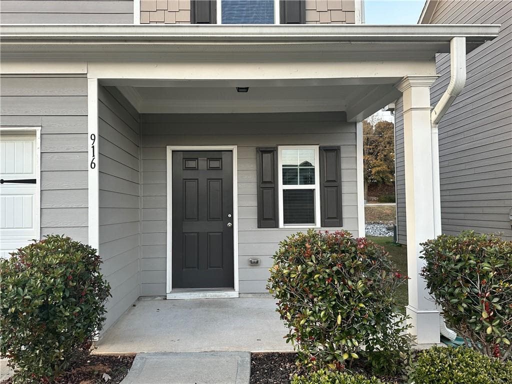 4 bedroom, 3 bathroom, 1,904 sq ft single family residence for rent at 916 Independence Avenue, Pendergrass, GA 30567 for $1,850 a month — photo 2
