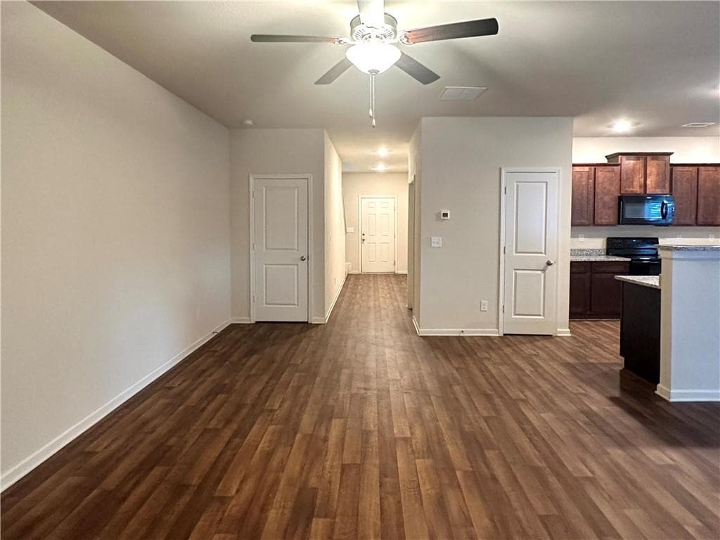 4 bedroom, 3 bathroom, 1,904 sq ft single family residence for rent at 916 Independence Avenue, Pendergrass, GA 30567 for $1,850 a month — photo 5