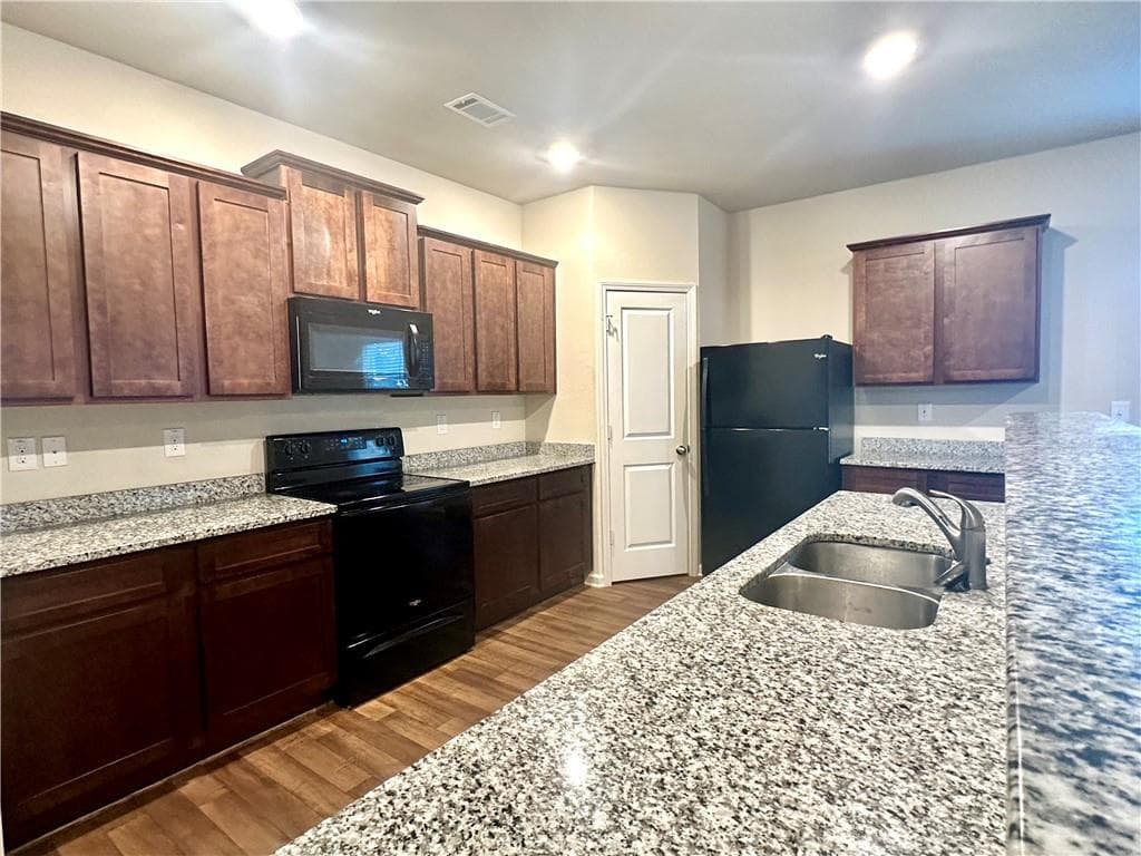 4 bedroom, 3 bathroom, 1,904 sq ft single family residence for rent at 916 Independence Avenue, Pendergrass, GA 30567 for $1,850 a month — photo 6