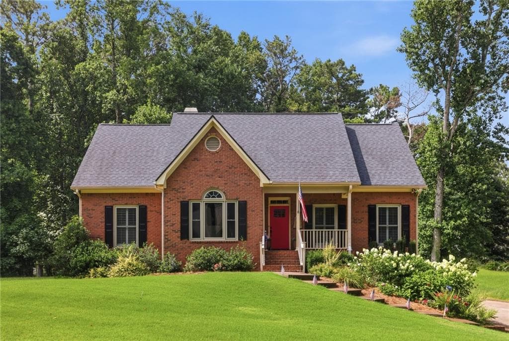 3 bedroom, 3 bathroom, 3,198 sq ft single family residence sold at 2798 Saddlebrook Way, Marietta, GA 30064