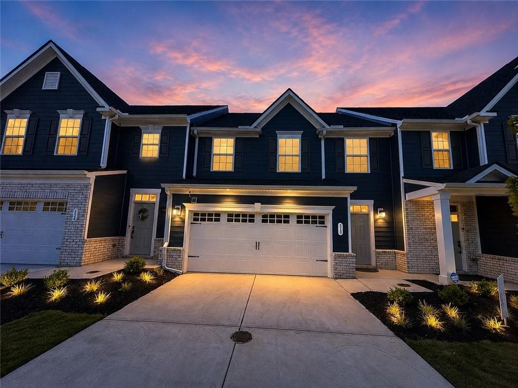 3 bedroom, 3 bathroom, 2,198 sq ft townhouse for sale at 320 Mayflower Drive, Mcdonough, GA 30253 — photo 2