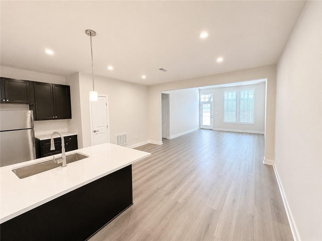 3 bedroom, 3 bathroom, 2,198 sq ft townhouse for sale at 320 Mayflower Drive, Mcdonough, GA 30253 — photo 4