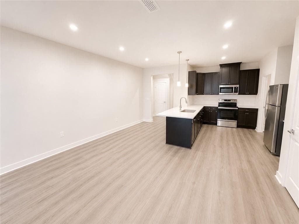 3 bedroom, 3 bathroom, 2,198 sq ft townhouse for sale at 320 Mayflower Drive, Mcdonough, GA 30253 — photo 5