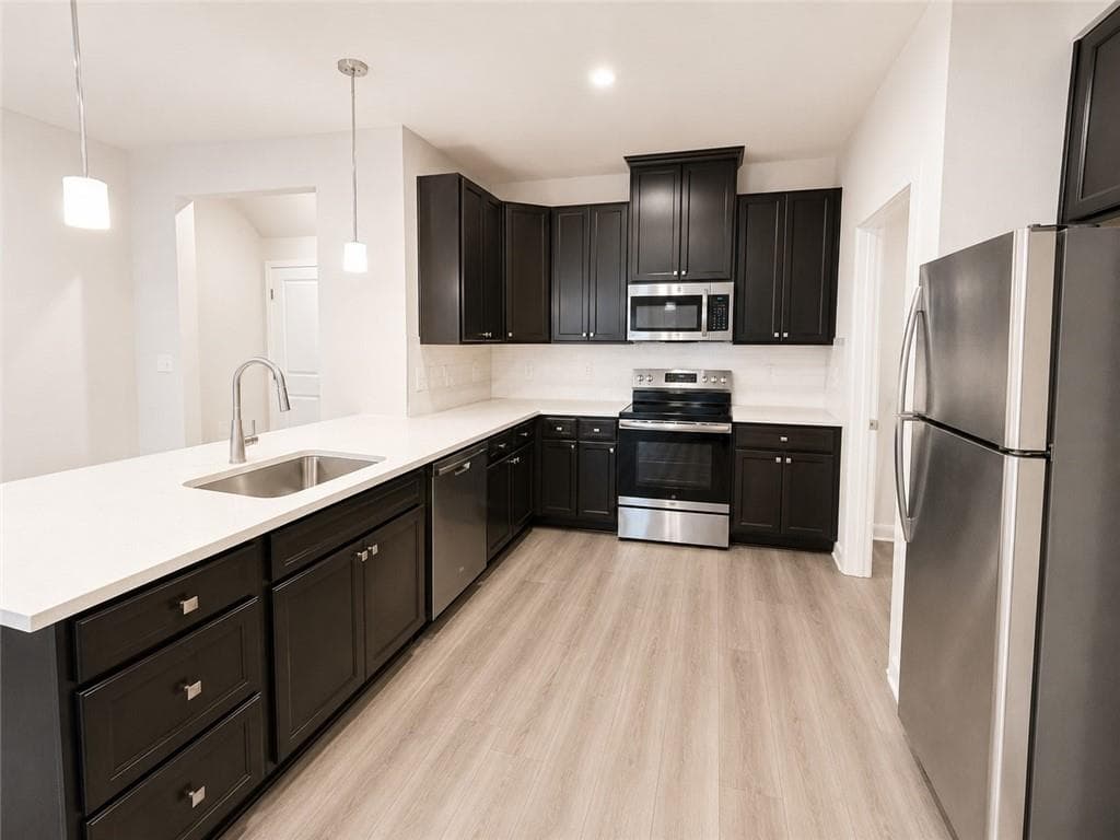 3 bedroom, 3 bathroom, 2,198 sq ft townhouse for sale at 320 Mayflower Drive, Mcdonough, GA 30253 — photo 6