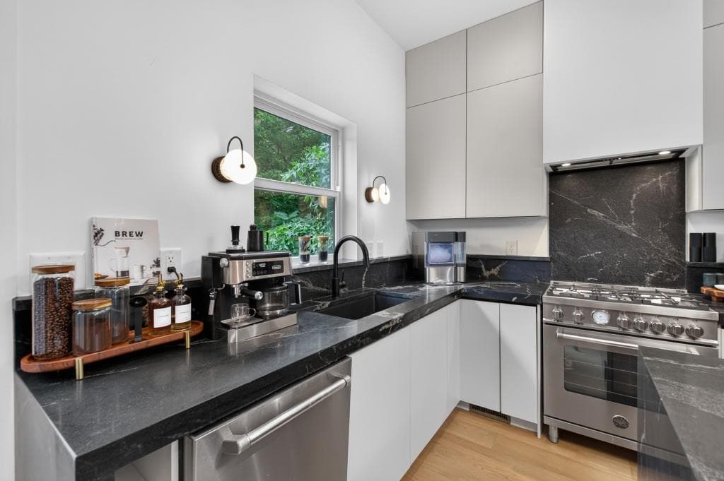 3 bedroom, 4 bathroom, 1,810 sq ft townhouse for sale at 1570 Flat Shoals Road 6, Atlanta, GA 30316 — photo 9