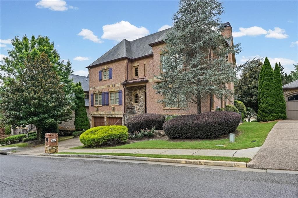 5 bedroom, 5 bathroom, 6,323 sq ft single family residence for sale at 1774 Buckhead Lane, Atlanta, GA 30324 — photo 4