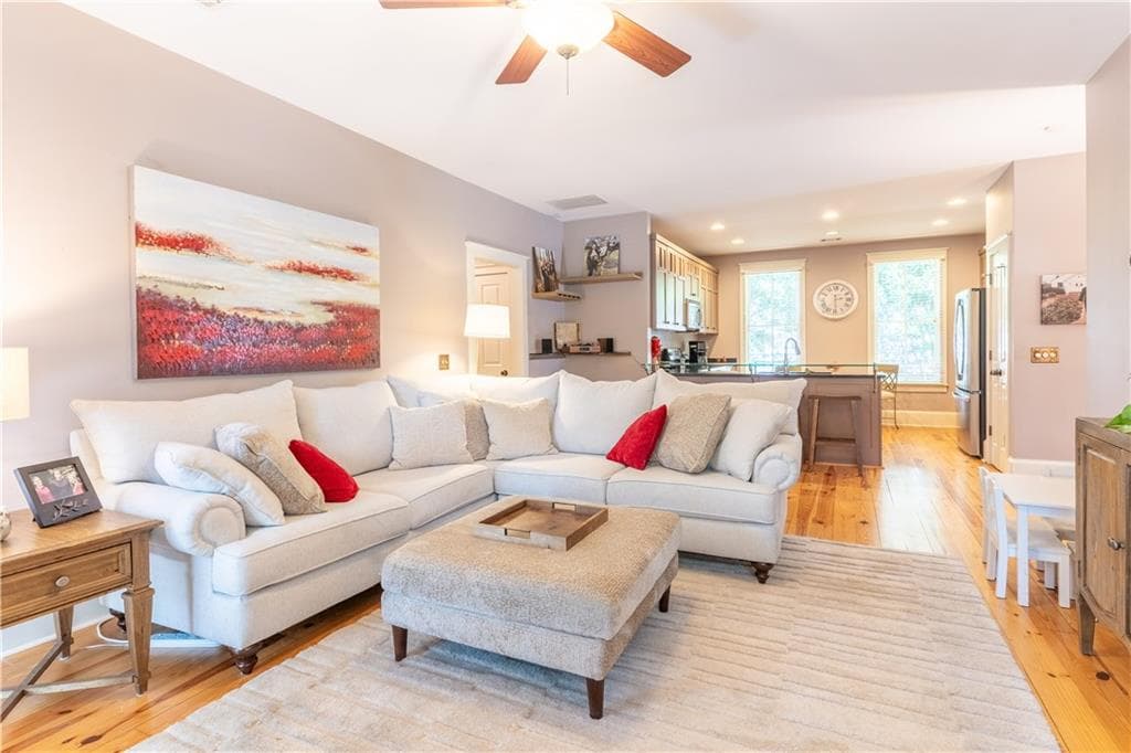 3 bedroom, 2 bathroom, 1,676 sq ft single family residence under contract at 6 Royal Oak Drive, Athens, GA 30607 — photo 10