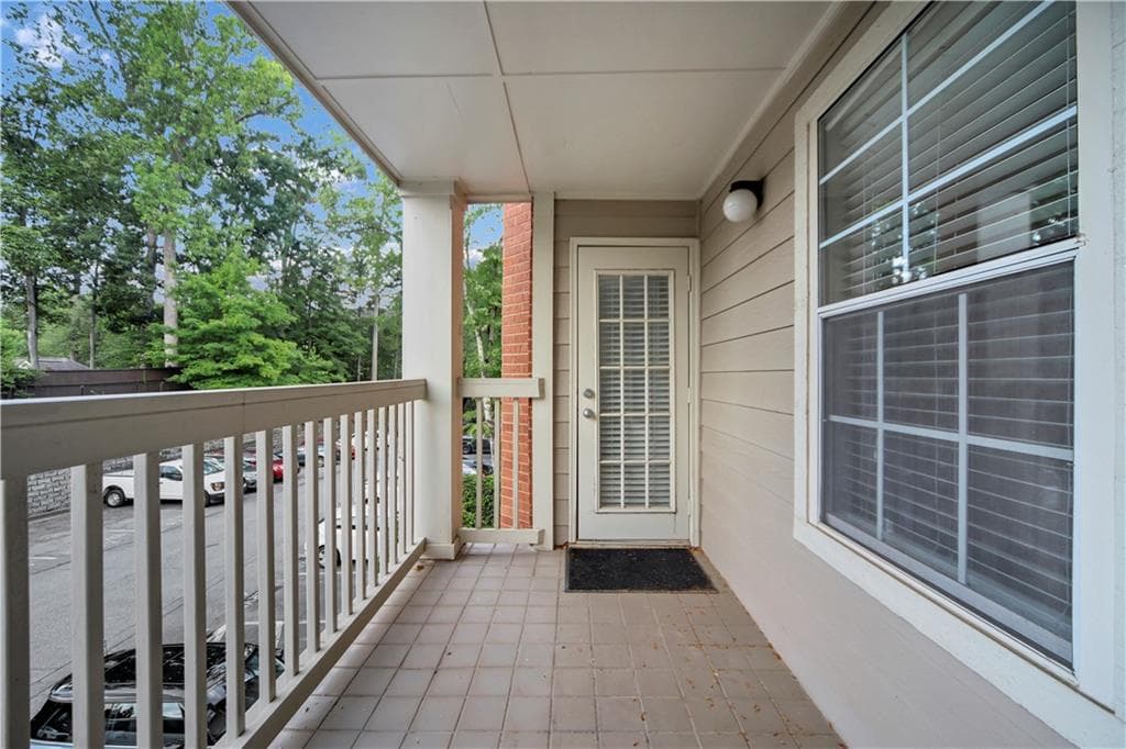 1 bedroom, 1 bathroom, 690 sq ft condominium for sale at 4106 Chastain Park Court, Atlanta, GA 30342 — photo 6