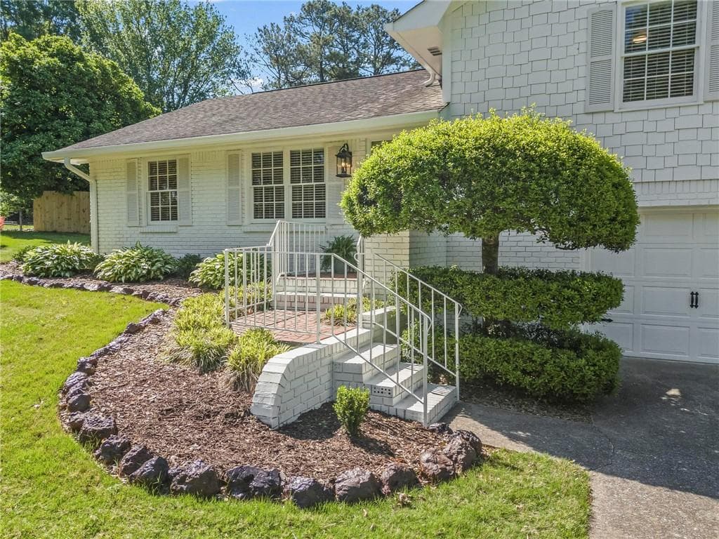 3 bedroom, 2 bathroom, 1,553 sq ft single family residence for rent at 37 Skyview Circle, Cartersville, GA 30120 for $2,250 a month — photo 2