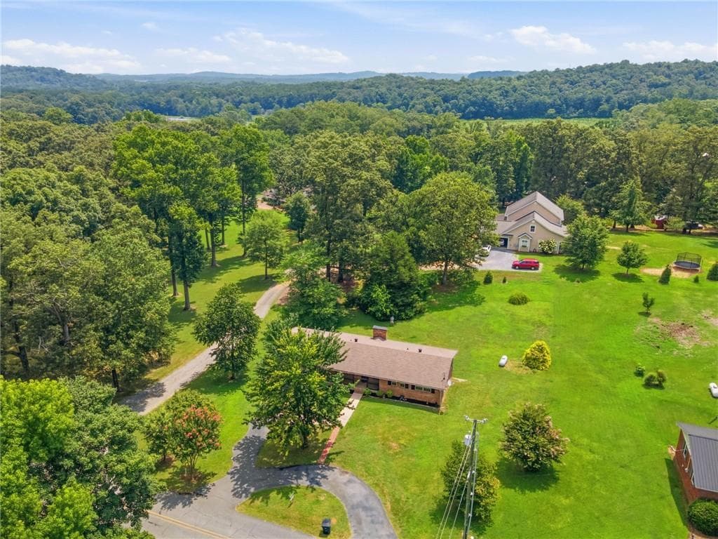 3 bedroom, 2 bathroom, 1,113 sq ft single family residence under contract at 379 Hunt Road, Calhoun, GA 30701 — photo 5