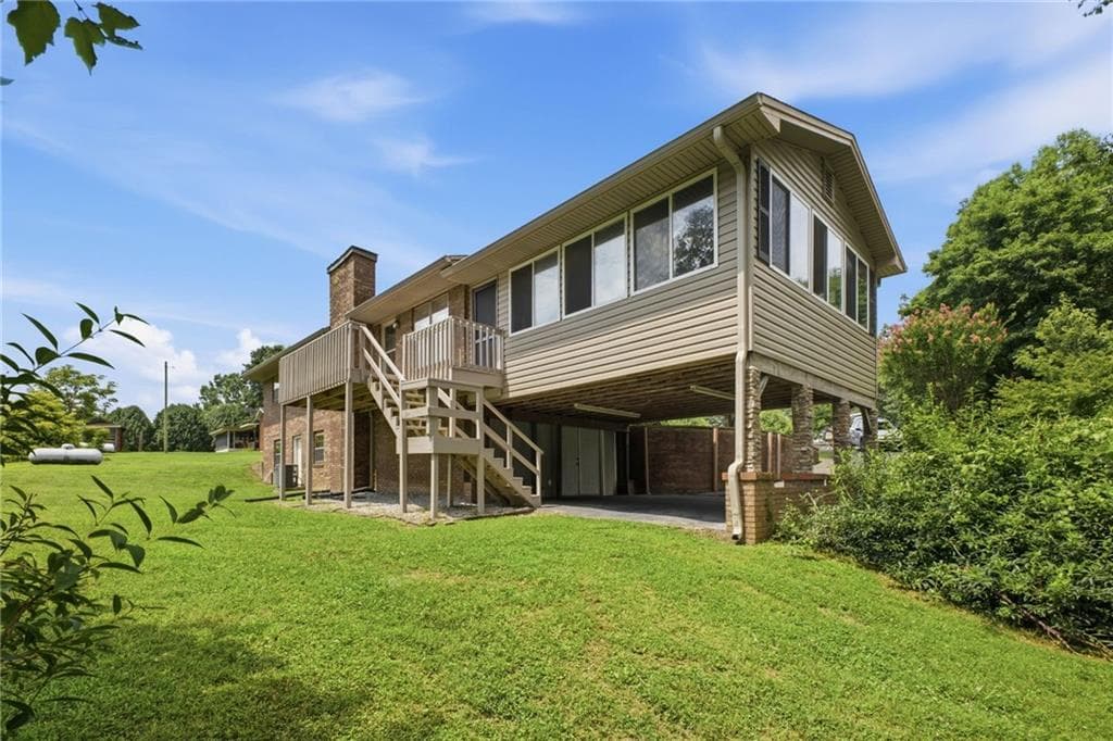 3 bedroom, 2 bathroom, 1,113 sq ft single family residence under contract at 379 Hunt Road, Calhoun, GA 30701 — photo 6