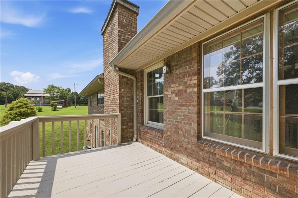 3 bedroom, 2 bathroom, 1,113 sq ft single family residence under contract at 379 Hunt Road, Calhoun, GA 30701 — photo 8