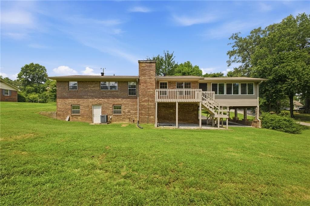 3 bedroom, 2 bathroom, 1,113 sq ft single family residence under contract at 379 Hunt Road, Calhoun, GA 30701 — photo 9