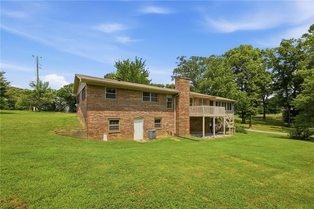 3 bedroom, 2 bathroom, 1,113 sq ft single family residence under contract at 379 Hunt Road, Calhoun, GA 30701 — photo 10