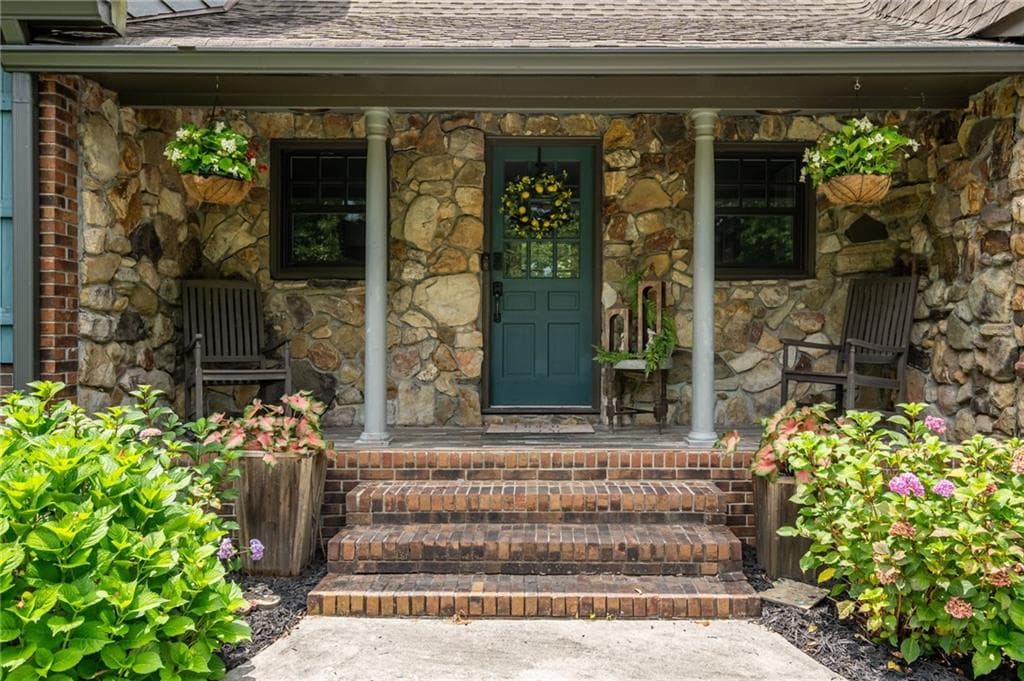 5 bedroom, 5 bathroom, 4,068 sq ft single family residence for sale at 400 Race Horse Drive, Summerville, GA 30747 — photo 3