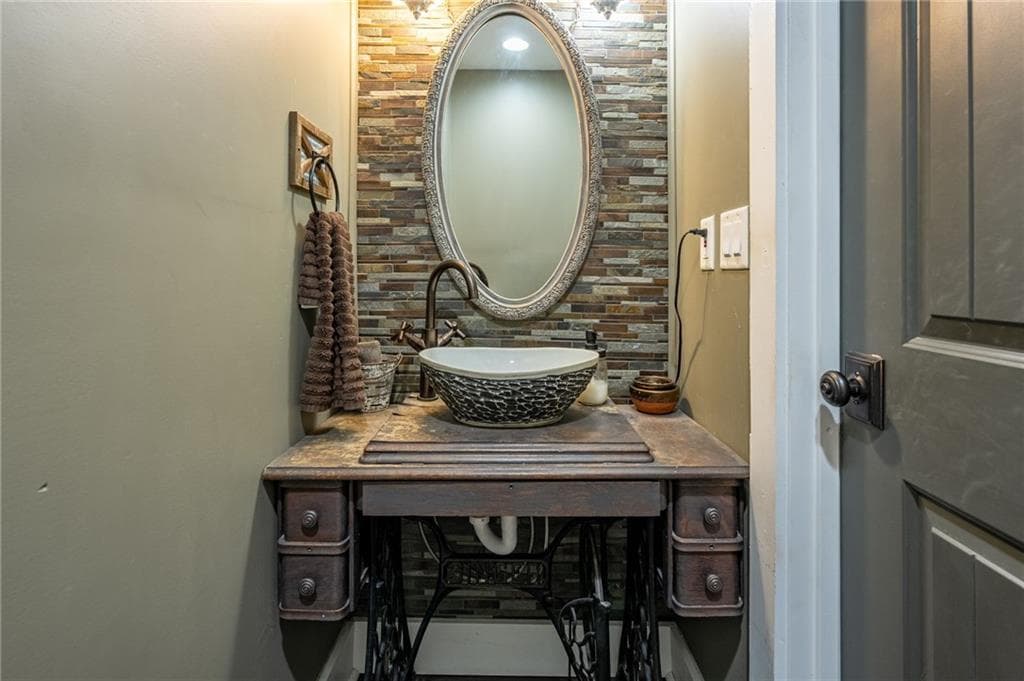 5 bedroom, 5 bathroom, 4,068 sq ft single family residence for sale at 400 Race Horse Drive, Summerville, GA 30747 — photo 8