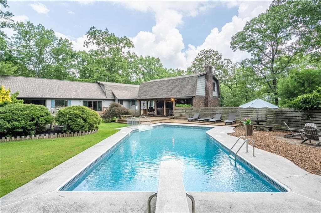 5 bedroom, 5 bathroom, 4,068 sq ft single family residence for sale at 400 Race Horse Drive, Summerville, GA 30747 — photo 2