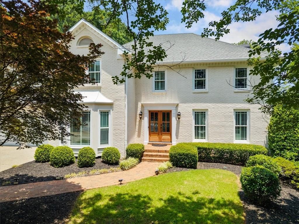 5 bedroom, 4 bathroom, 4,660 sq ft single family residence for sale at 425 Red Jacket Way, Alpharetta, GA 30005 — photo 2
