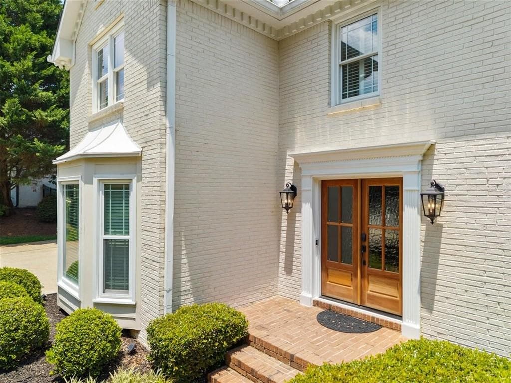 5 bedroom, 4 bathroom, 4,660 sq ft single family residence for sale at 425 Red Jacket Way, Alpharetta, GA 30005 — photo 5