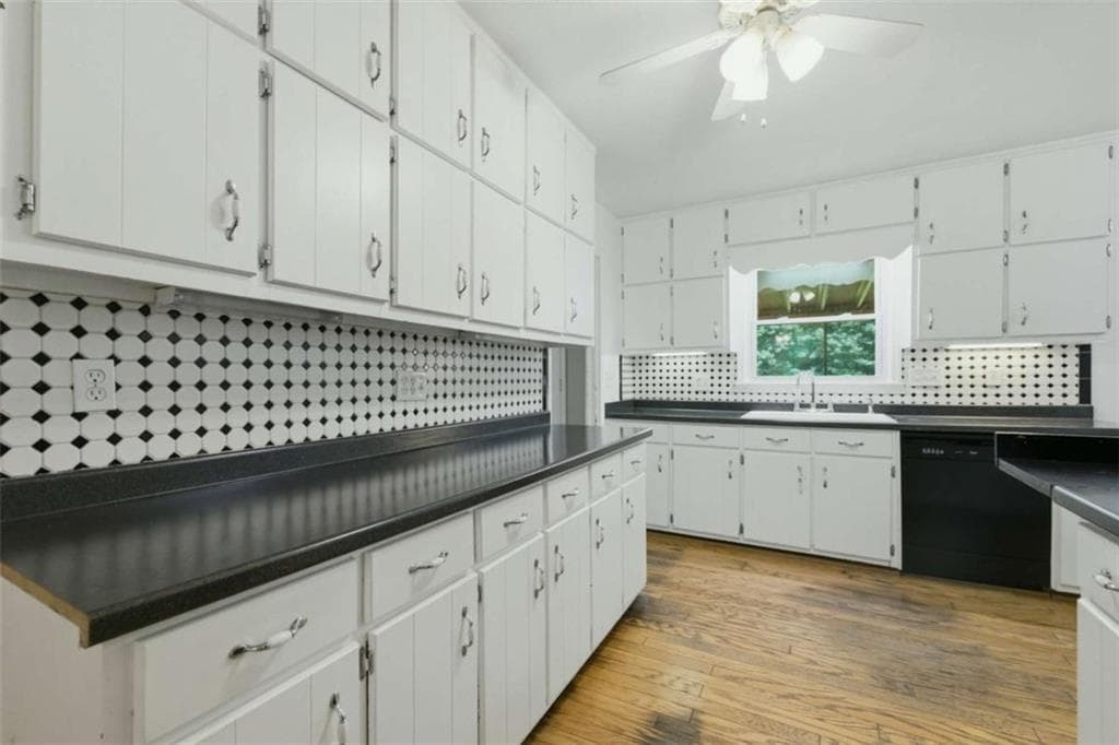 3 bedroom, 3 bathroom, 2,871 sq ft single family residence under contract at 1720 Windsorbrooke Drive, Marietta, GA 30062 — photo 7
