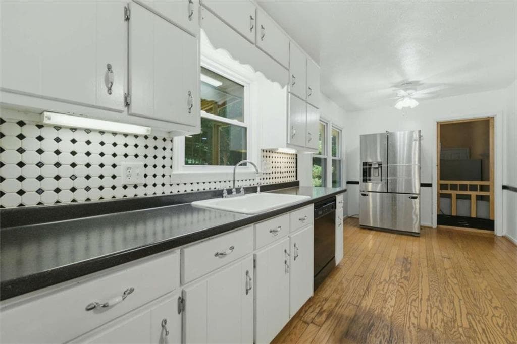 3 bedroom, 3 bathroom, 2,871 sq ft single family residence under contract at 1720 Windsorbrooke Drive, Marietta, GA 30062 — photo 8