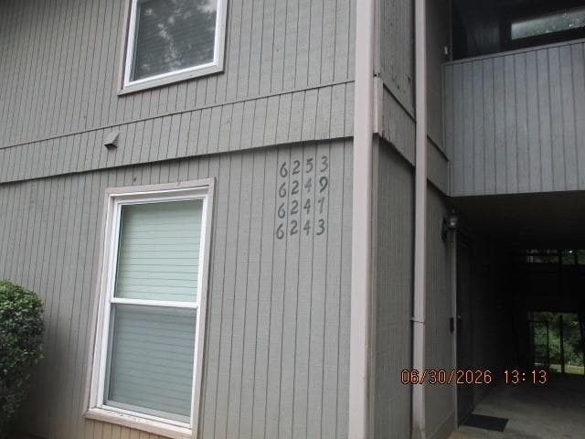2 bedroom, 1 bathroom, 977 sq ft condominium for sale at 6249 Overlook Road, Peachtree Corners, GA 30092