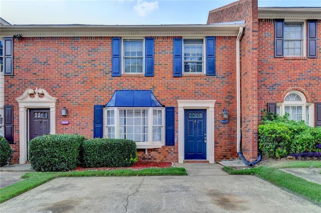 2 bedroom, 3 bathroom, 1,280 sq ft townhouse for sale at 5607 Executive Way way, Norcross, GA 30071 — photo 1 of 42