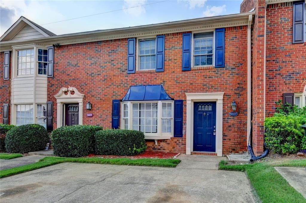 2 bedroom, 3 bathroom, 1,280 sq ft townhouse for sale at 5607 Executive Way way, Norcross, GA 30071 — photo 2