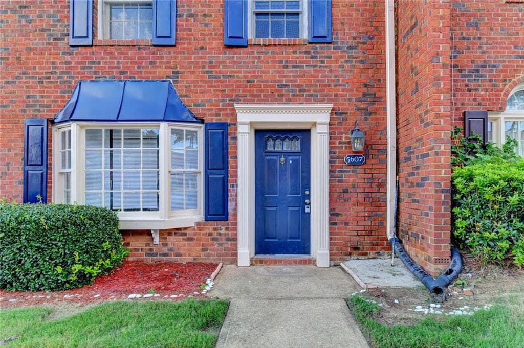 2 bedroom, 3 bathroom, 1,280 sq ft townhouse for sale at 5607 Executive Way way, Norcross, GA 30071 — photo 3