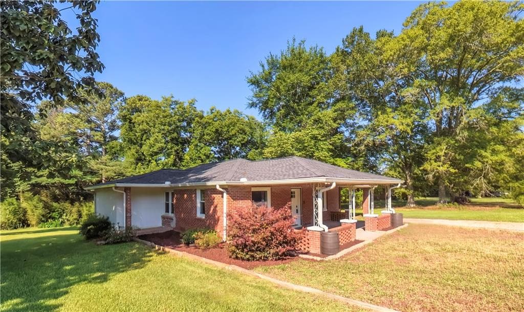 3 bedroom, 2 bathroom, 1,617 sq ft single family residence for sale at 2986 Hilltop Dr, Buchanan, GA 30113 — photo 2