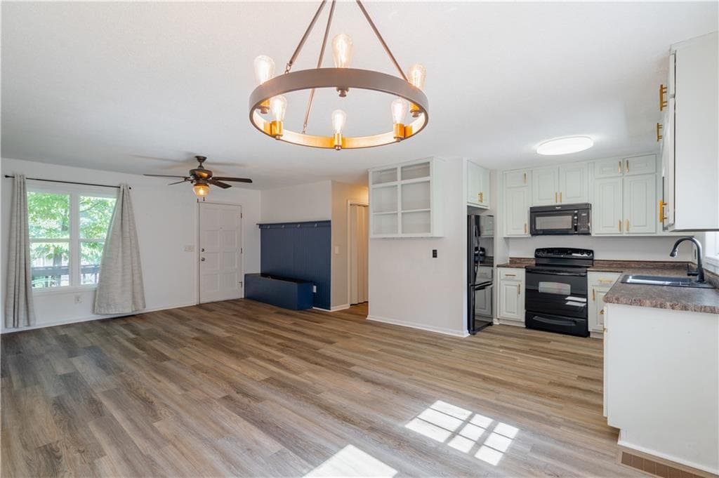 3 bedroom, 2 bathroom, 1,134 sq ft single family residence for sale at 3230 Halifax Drive, Cumming, GA 30041 — photo 5