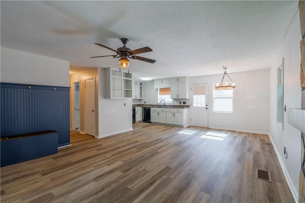 3 bedroom, 2 bathroom, 1,134 sq ft single family residence for sale at 3230 Halifax Drive, Cumming, GA 30041 — photo 6