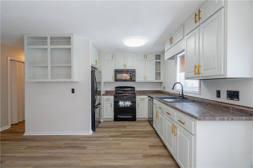 3 bedroom, 2 bathroom, 1,134 sq ft single family residence for sale at 3230 Halifax Drive, Cumming, GA 30041 — photo 7