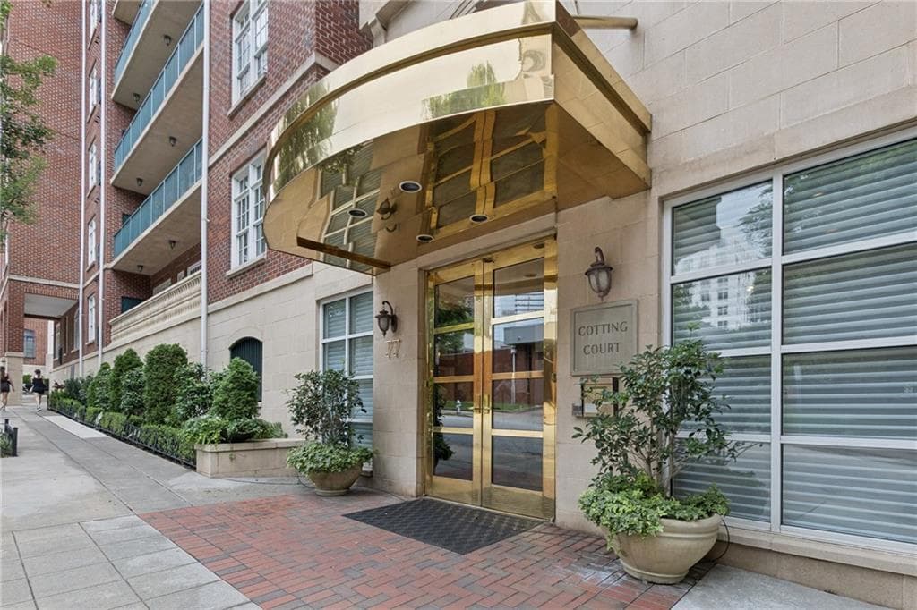 2 bedroom, 2 bathroom, 1,460 sq ft condominium under contract at 77 Peachtree Place 107, Atlanta, GA 30309 — photo 3