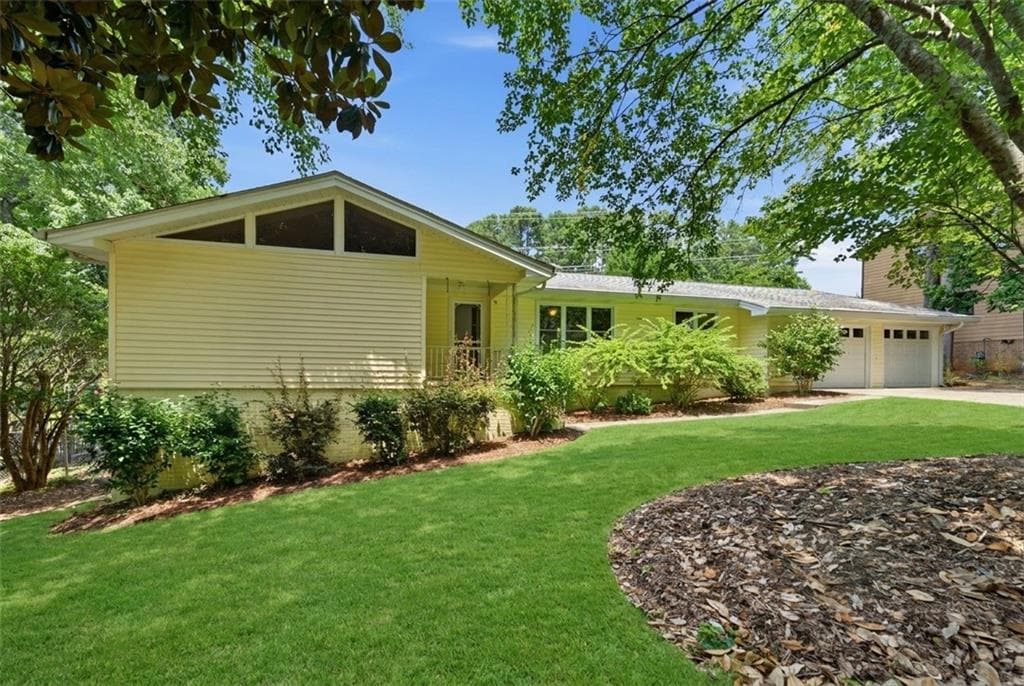 3 bedroom, 3 bathroom, 2,871 sq ft single family residence under contract at 1720 Windsorbrooke Drive, Marietta, GA 30062
