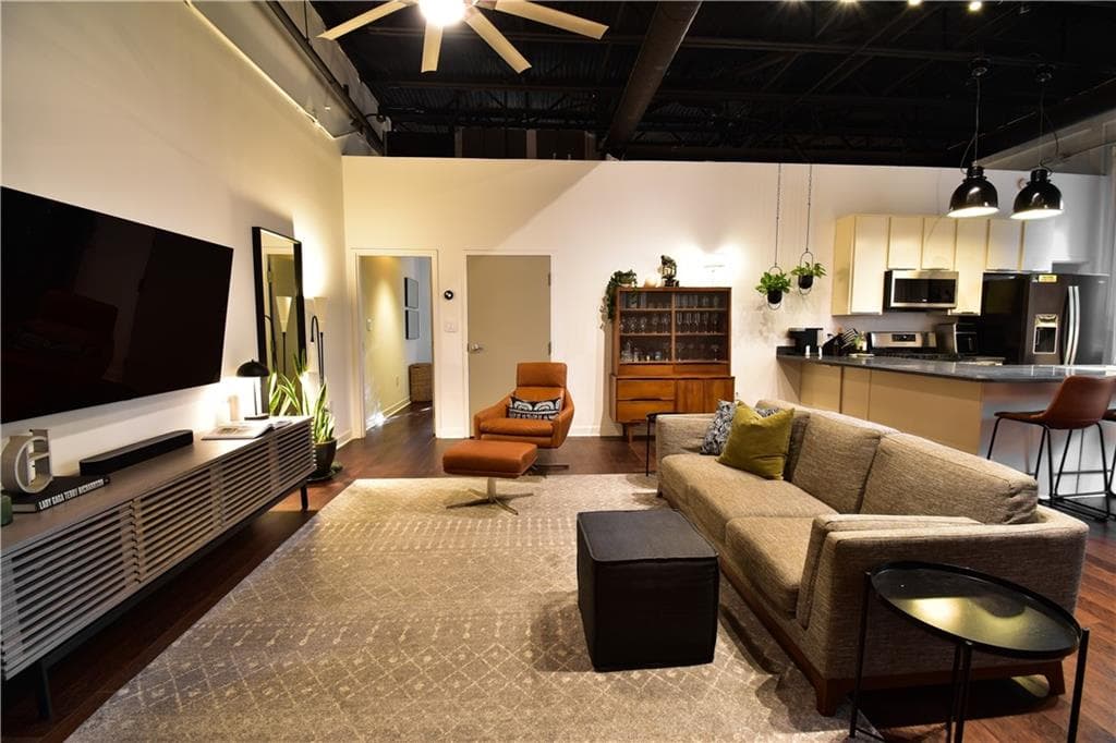 2 bedroom, 2 bathroom, 1,260 sq ft condominium for sale at 5097 Peachtree Road C, Atlanta, GA 30341 — photo 2