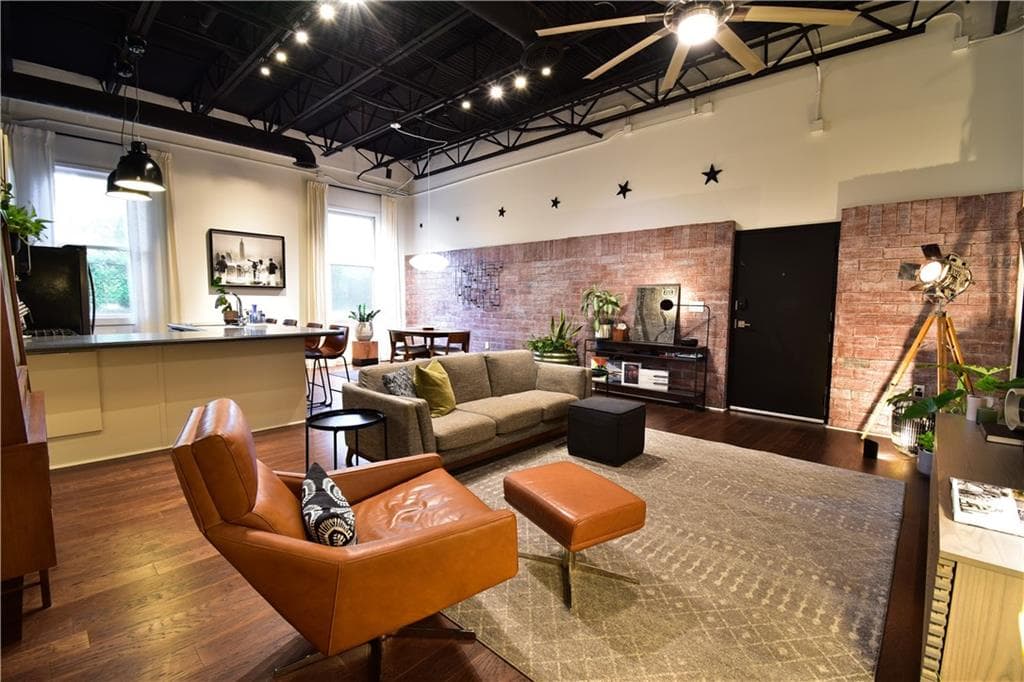 2 bedroom, 2 bathroom, 1,260 sq ft condominium for sale at 5097 Peachtree Road C, Atlanta, GA 30341
