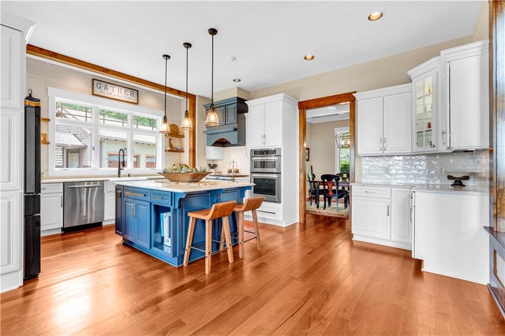 5 bedroom, 5 bathroom, 6,341 sq ft single family residence for sale at 52 Waterside Drive, Cartersville, GA 30121 — photo 4