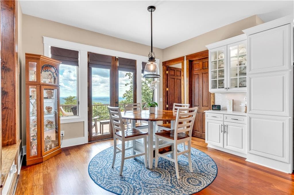 5 bedroom, 5 bathroom, 6,341 sq ft single family residence for sale at 52 Waterside Drive, Cartersville, GA 30121 — photo 7