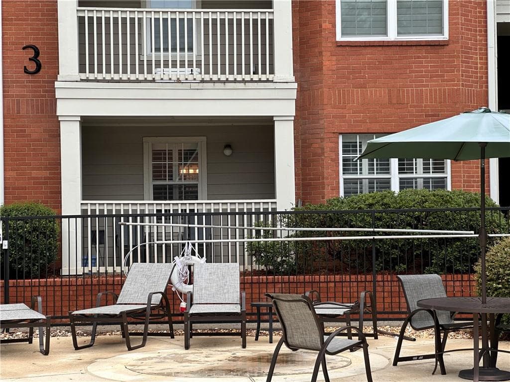 1 bedroom, 1 bathroom, 690 sq ft condominium under contract at 3075 Chastain Park Court, Atlanta, GA 30342 — photo 3